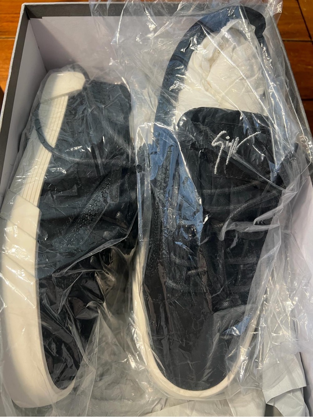 Giuseppe Zanotti Black & White Low-Top Suede Sneakers - Picture 9 of 11